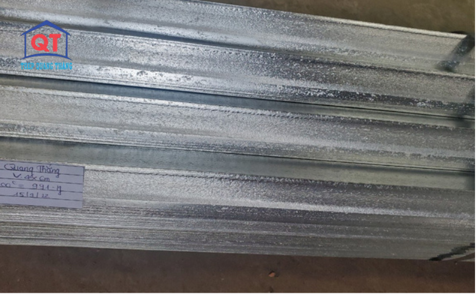 khi-nao-nen-su-dung-thep-v-ma-kem-nhung-nong