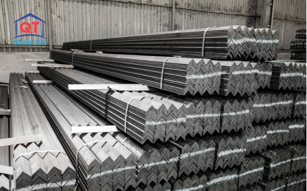 nen-dung-thep-v-loai-nao-cho-nha-xuong-tien-che